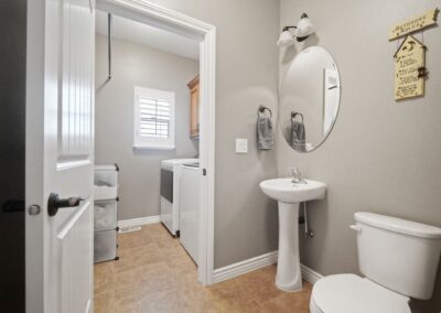 CedarHills_UtahCounty_CustomHome_Bathroom_LaundryRoom_MudRoom
