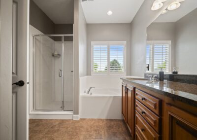 CedarHills_UtahCounty_CustomHome_MasterBathroom_Primary