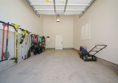 CedarHills_UtahCounty_CustomHome_Garage
