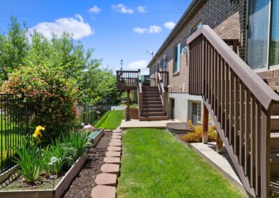 CedarHills_UtahCounty_CustomHome_BackYard_Deck_TrexDeck