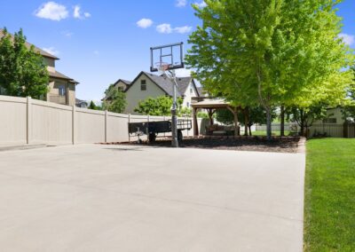 CedarHills_UtahCounty_CustomHome_BackYard_BasketballCourt