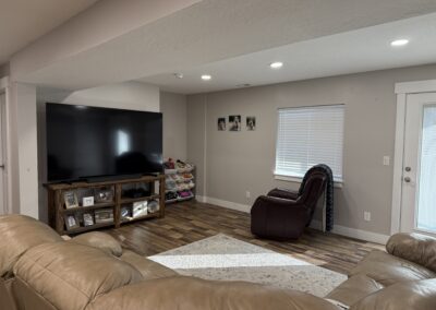PleasantGrove_UtahCounty_CustomHome_Basement_LivingRoom