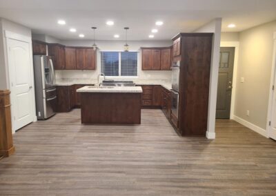 PleasantGrove_UtahCounty_CustomHome_LivingRoom_Kitchen